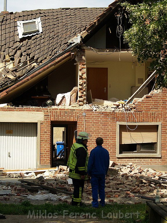 Detonation im Haus Erftstadt Dirmertsheim Brueckenstr P521.JPG